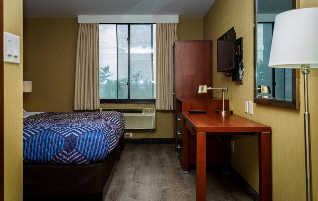 Sky Hotel Flushing/Laguardia Airport New York Exterior photo
